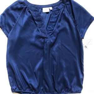 Short sleeve navy blue blouse.